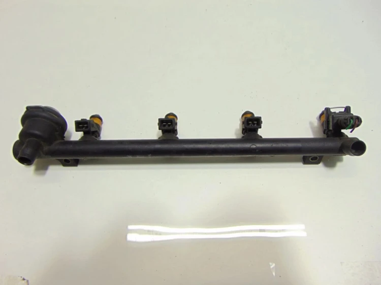 LISTWA WTRYSKOWA RENAULT LAGUNA I 2.0 16V 7700106024
