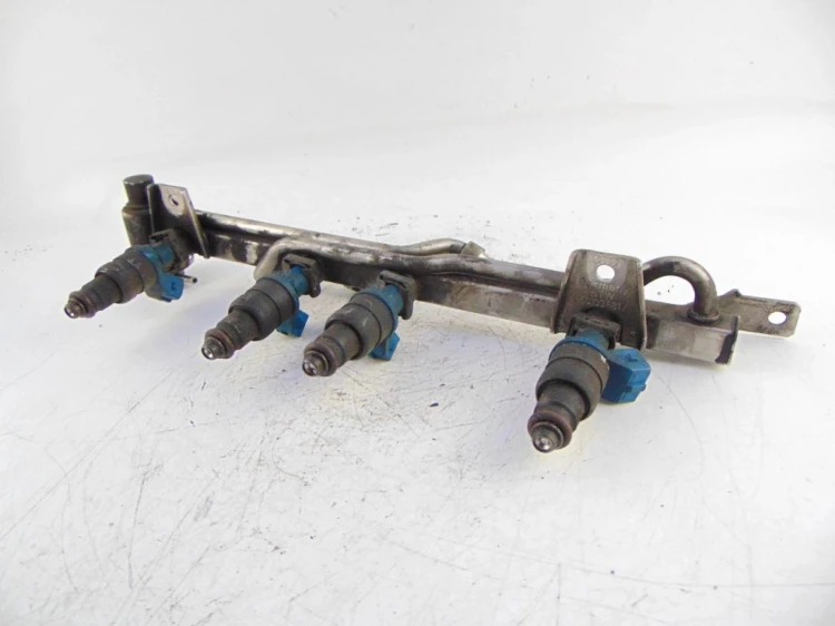 LISTWA WTRYSKOWA AUDI A4 B5 (1994 – 2001) 1,6 8v 050133681