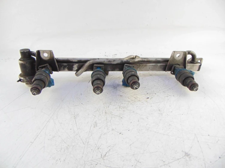 LISTWA WTRYSKOWA AUDI A4 B5 (1994 – 2001) 1,6 8v 050133681