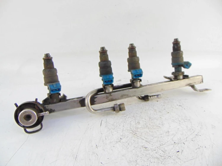 LISTWA WTRYSKOWA AUDI A4 B5 (1994 – 2001) 1,6 8v 050133681