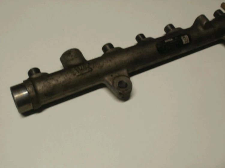 LISTWA WTRYSKOWA RENAULT MEGANE II LIFT (2005-2008) 0445214116 8200715519