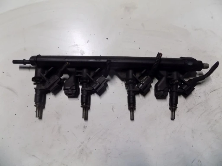 LISTWA WTRYSKOWA PEUGEOT 308 (2007-2013) V757564580-02