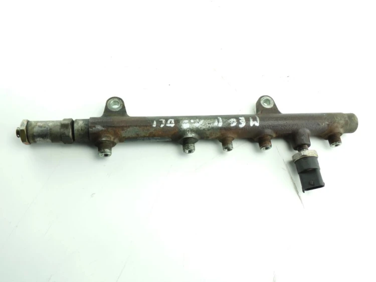 LISTWA WTRYSKOWA RENAULT SCENIC II LIFT (2006-2009) 7700114017