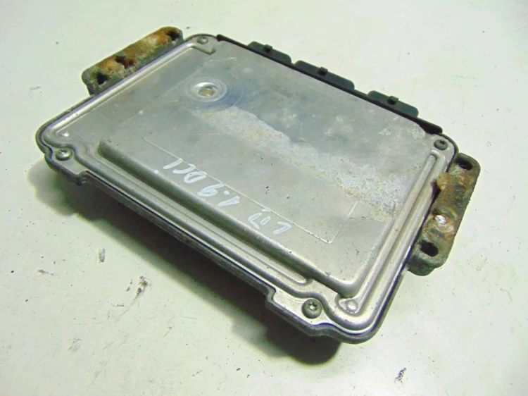KOMPUTER STEROWNIK SILNIKA RENAULT LAGUNA II (2001-2005) 1.9 DCI 8200303141