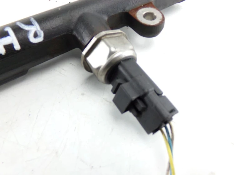 LISTWA WTRYSKOWA PEUGEOT 407 (2004-2008) 9654726280