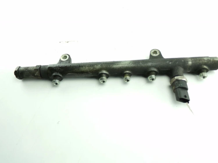 LISTWA WTRYSKOWA RENAULT SCENIC II LIFT (2006-2009) 7700114017