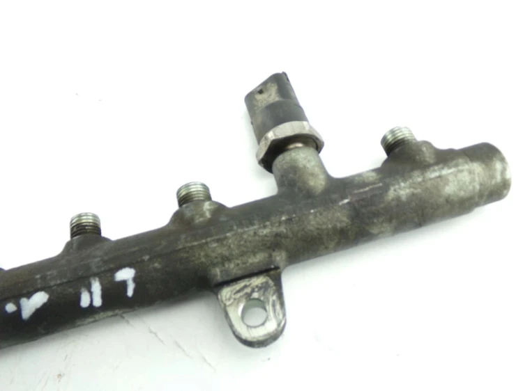 LISTWA WTRYSKOWA RENAULT SCENIC II LIFT (2006-2009) 7700114017