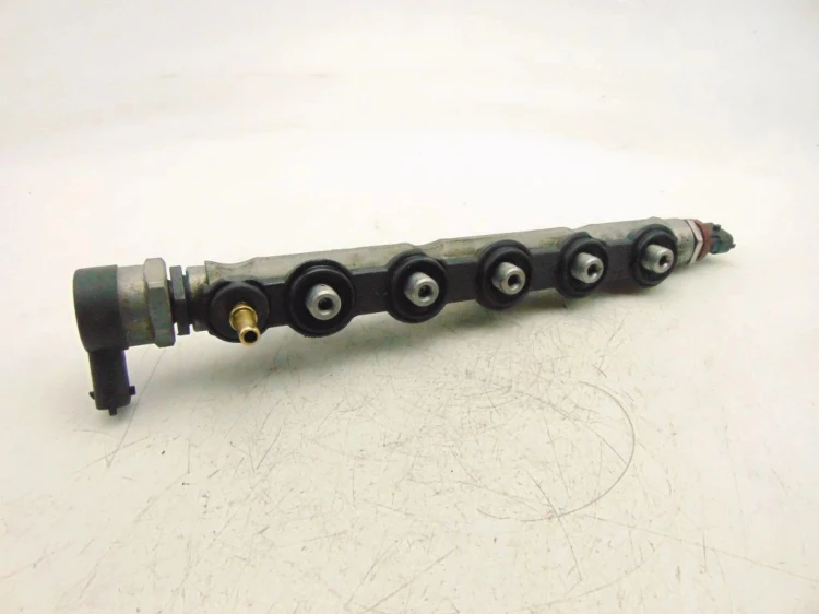 LISTWA WTRYSKOWA RENAULT KOLEOS (2008-2013) 2.0 DCI 8200610223 8200718753 0