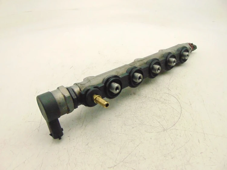 LISTWA WTRYSKOWA RENAULT KOLEOS (2008-2013) 2.0 DCI 8200610223 8200718753 0