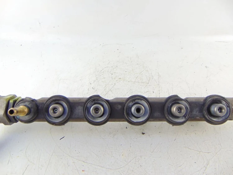 LISTWA WTRYSKOWA RENAULT LAGUNA III (2007-) 2.0 DCI 8200842432