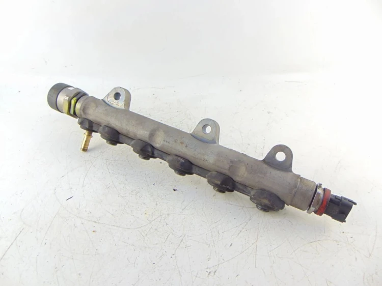 LISTWA WTRYSKOWA RENAULT LAGUNA III (2007-) 2.0 DCI 8200842432