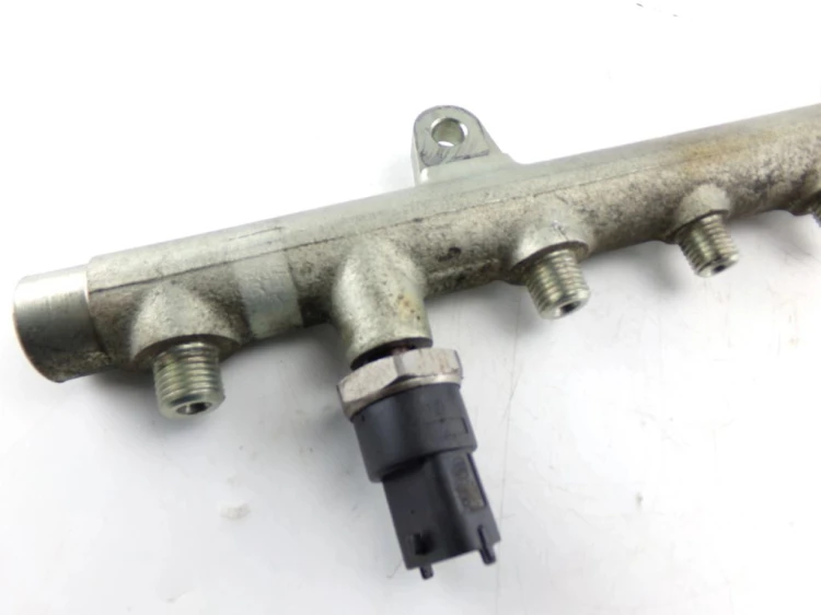 LISTWA WTRYSKOWA RENAULT SCENIC II LIFT (2006-2009) 8200347176