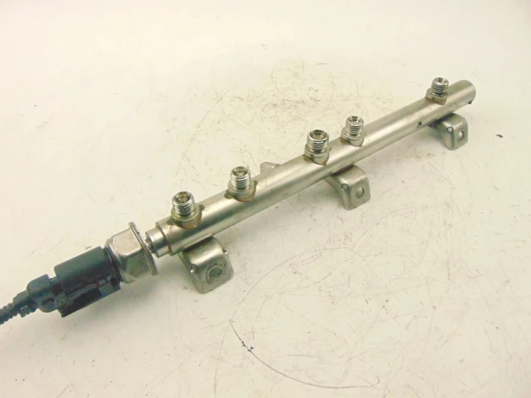 LISTWA WTRYSKOWA BMW E87 2.0 BEN 7537319-05