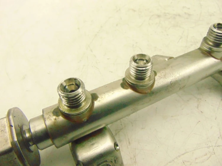 LISTWA WTRYSKOWA BMW E87 2.0 BEN 7537319-05
