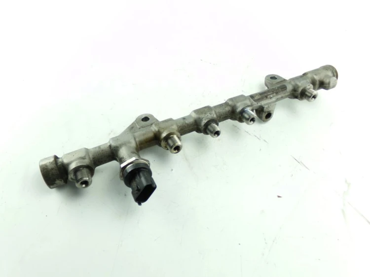 LISTWA WTRYSKOWA RENAULT MEGANE III (2008-2013) 1.9 DCI 8200750048