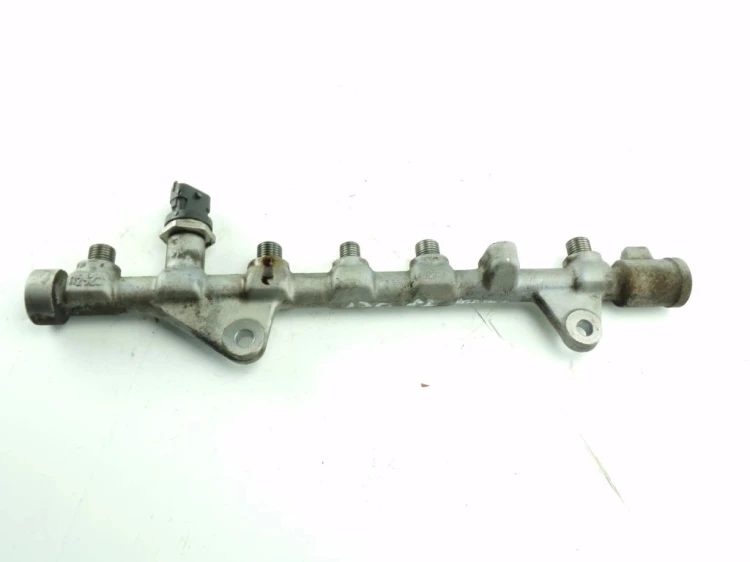 LISTWA WTRYSKOWA RENAULT MEGANE III (2008-2013) 1.9 DCI 8200750048