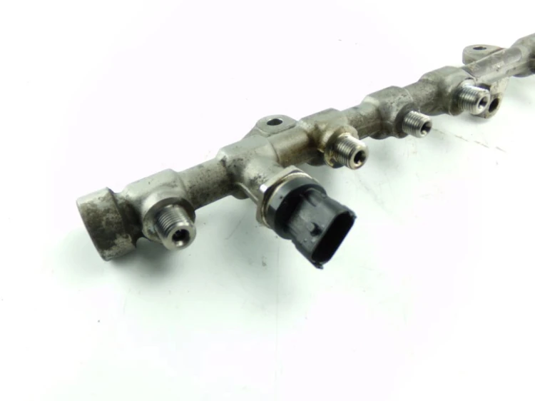 LISTWA WTRYSKOWA RENAULT MEGANE III (2008-2013) 1.9 DCI 8200750048