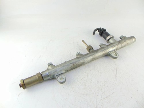 LISTWA WTRYSKOWA VOLVO V40 I (1995-2004) 0445214024