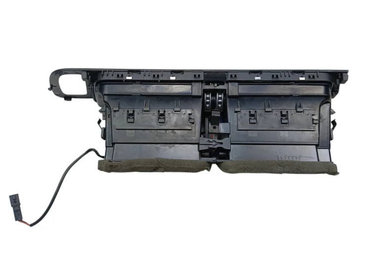 KRATKA NAWIEWU ŚRODKOWA AUDI Q5 8R LIFT (2012-2016) 2.0 TDI 190KM 8R1820951
