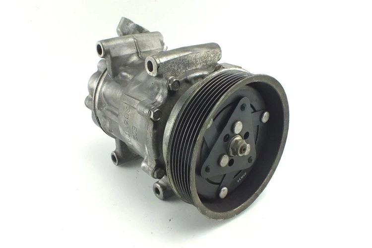 SPRĘŻARKA KLIMATYZACJI RENAULT CLIO III (2005-2009) 8200819568