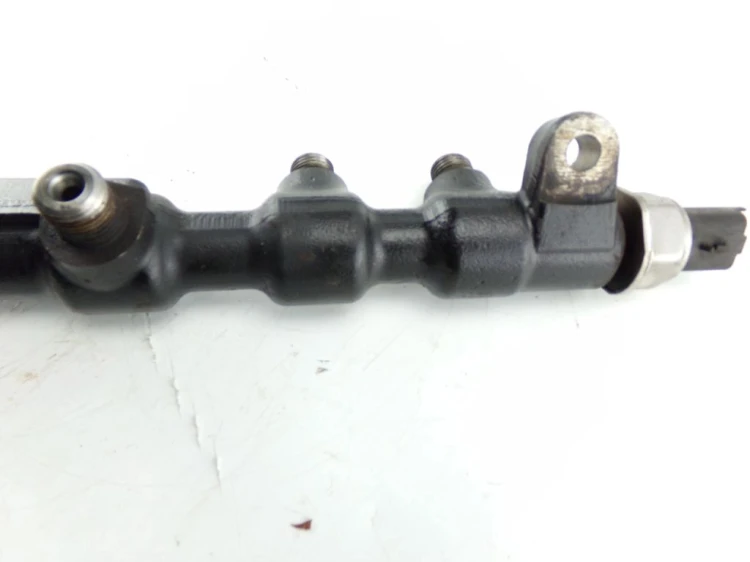 LISTWA WTRYSKOWA FORD MONDEO MK3 (2001-2007) 2S7Q-90280-AE