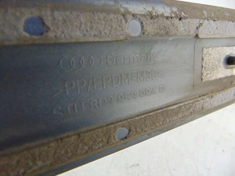 LISTWA BŁOTNIKA PRAWY TYŁ AUDI A3 8P (2004-2008) 1.6 8v 8P3853984