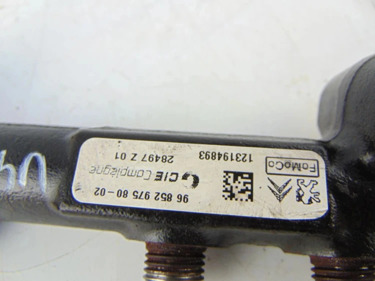 LISTWA WTRYSKOWA VOLVO V40 II CROSS COUNTRY 1.6 D2 9685297580-02