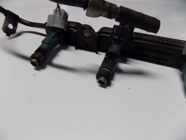 LISTWA WTRYSKOWA TOYOTA PRIUS I