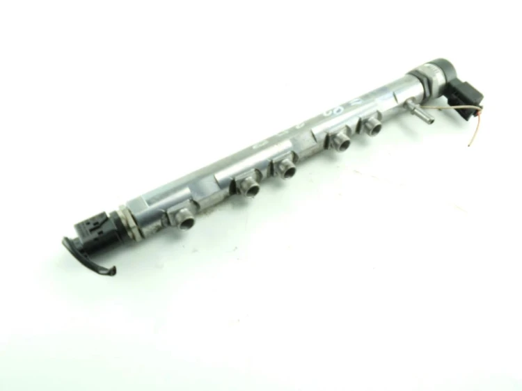 LISTWA WTRYSKOWA BMW E82 (2007-2011) 120D N47D20C 177KM 780912803