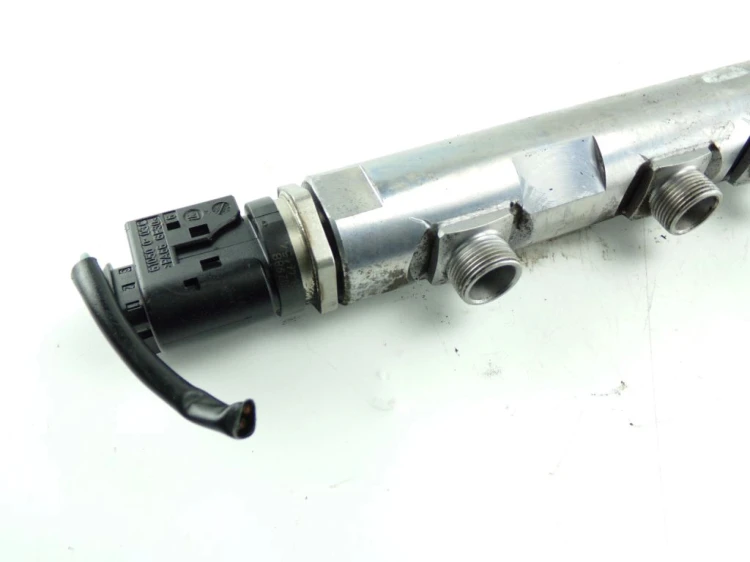 LISTWA WTRYSKOWA BMW E82 (2007-2011) 120D N47D20C 177KM 780912803