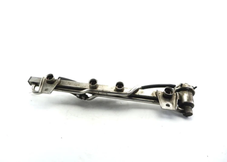 LISTWA WTRYSKOWA AUDI A4 B5 (1994 – 2001) 1,6 8v 050133681