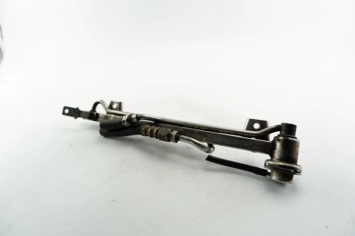 LISTWA WTRYSKOWA AUDI A4 B5 (1994 – 2001) 1,6 8v 050133681