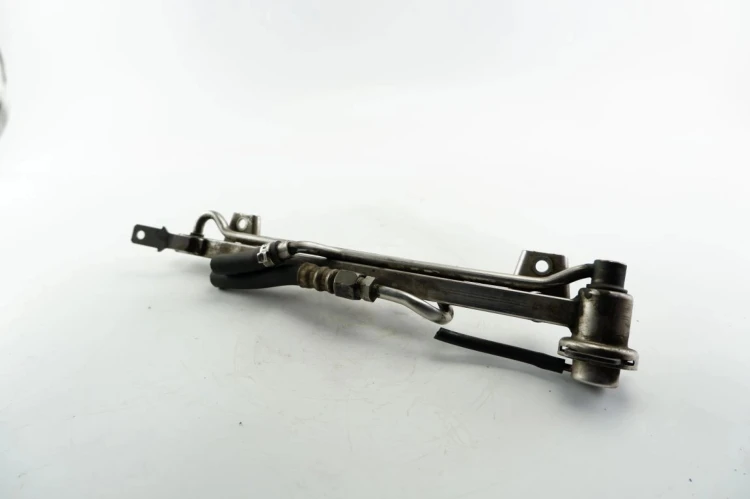 LISTWA WTRYSKOWA AUDI A4 B5 (1994 – 2001) 1,6 8v 050133681