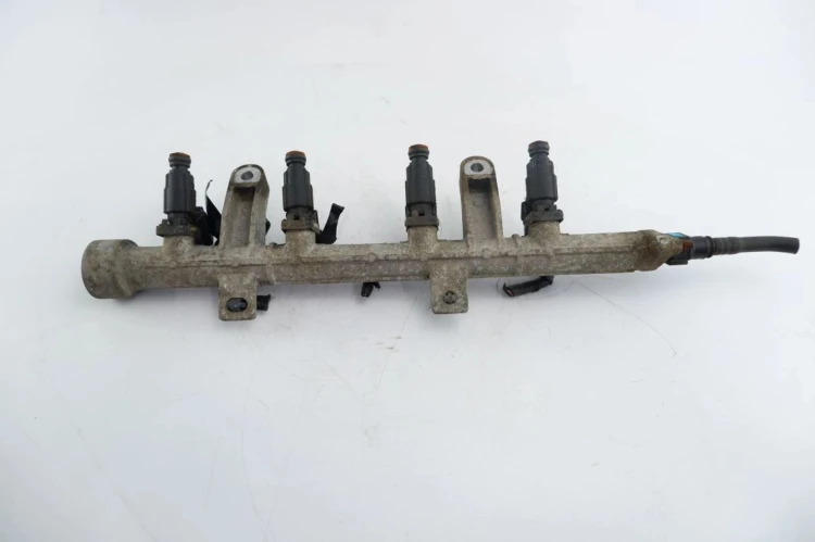 LISTWA WTRYSKOWA HYUNDAI GETZ 35310-22600