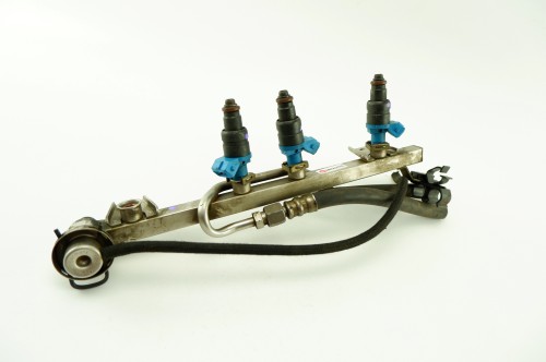 LISTWA WTRYSKOWA AUDI A4 B5 (1994-1999) 1.6 8V 101KM 050133681A