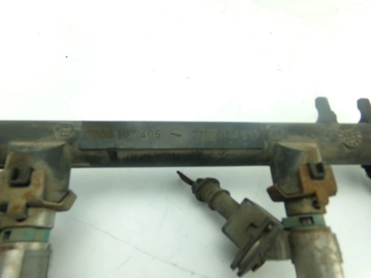LISTWA WTRYSKOWA RENAULT SCENIC II (2003-2005) 2.0 16V 7700107405