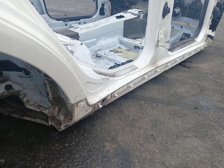 PRÓG PRAWY SŁUPEK ŚRODKOWY MERCEDES CLS X218 (2012-2014) 3.0 CDI 265KM