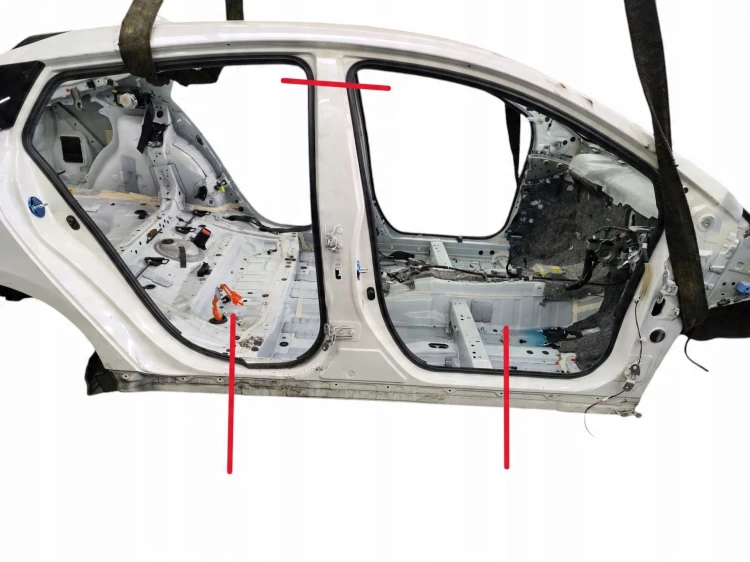PRÓG PRAWY SŁUPEK ŚRODKOWY TOYOTA PRIUS IV (2016-2019) 1.8 HYBRID 122KM