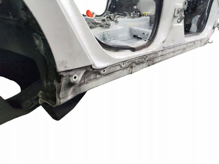 PRÓG PRAWY SŁUPEK ŚRODKOWY TOYOTA PRIUS IV (2016-2019) 1.8 HYBRID 122KM