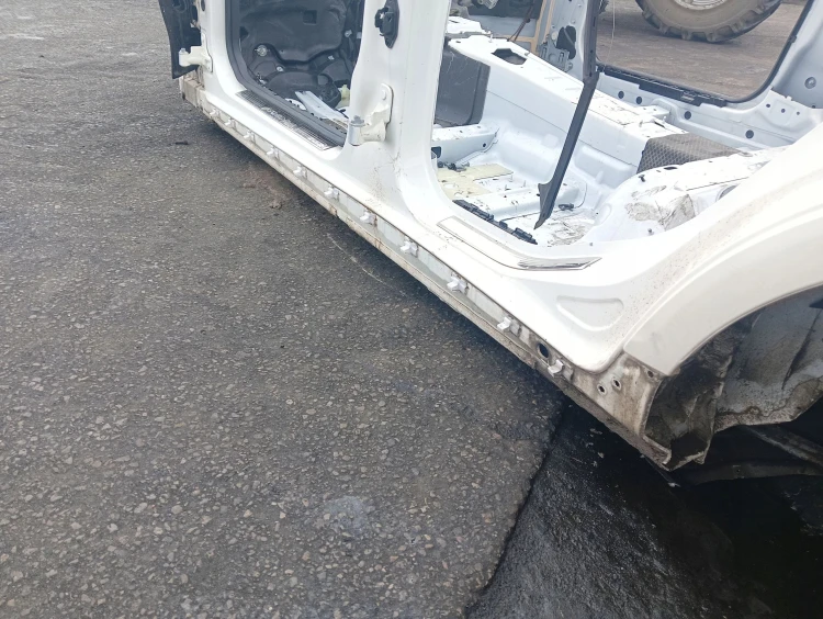 PRÓG LEWY SŁUPEK ŚRODKOWY MERCEDES CLS X218 (2012-2014) 3.0 CDI 265KM