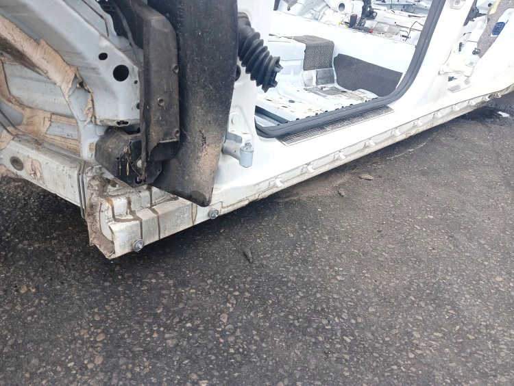 PRÓG LEWY SŁUPEK ŚRODKOWY MERCEDES CLS X218 (2012-2014) 3.0 CDI 265KM