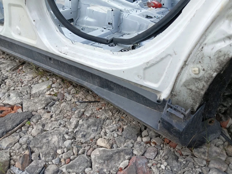 PRÓG LEWY SŁUPEK ŚRODKOWY TOYOTA C-HR (2016-2019) 1.8 HYBRID 122KM