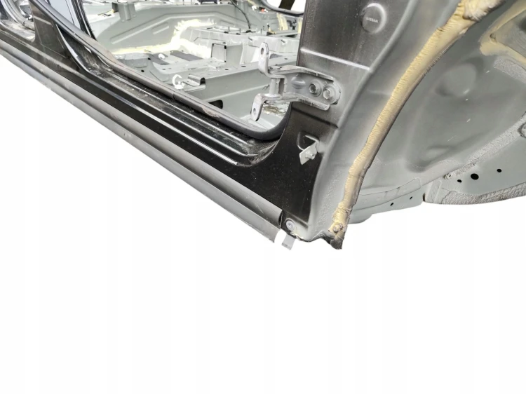 PRÓG PRAWY SŁUPEK ŚRODKOWY NISSAN QASHQAI J12 LIFT (2024-) 1.3 DIG-T 140KM