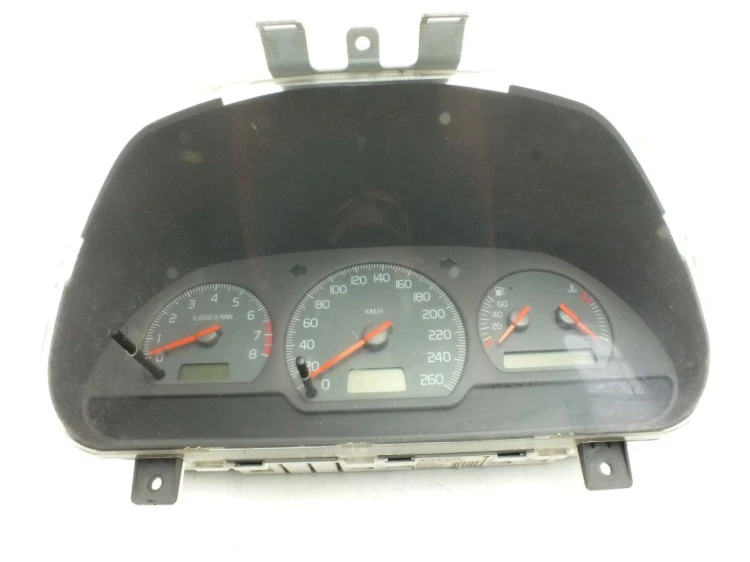 LICZNIK VOLVO V40 I (1995-2004) 1.9D 30857490