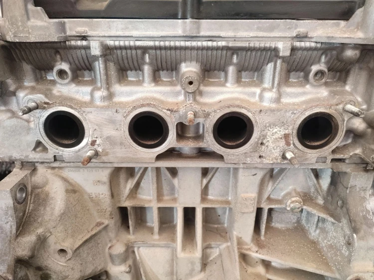 SILNIK SŁUPEK RENAULT SCENIC III (2009-2011) 2.0 16V 140KM M4R711