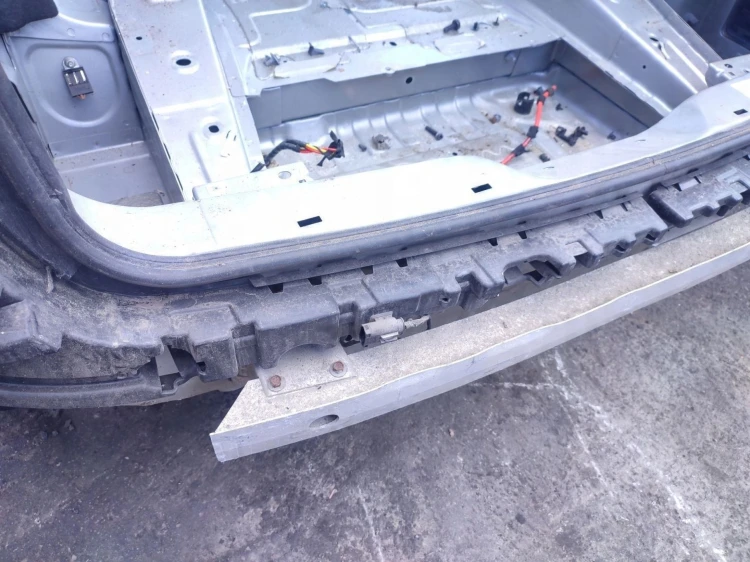 PAS TYLNY Z WANNĄ BMW X3 F25 (2010-2014) 2.0 D 184KM