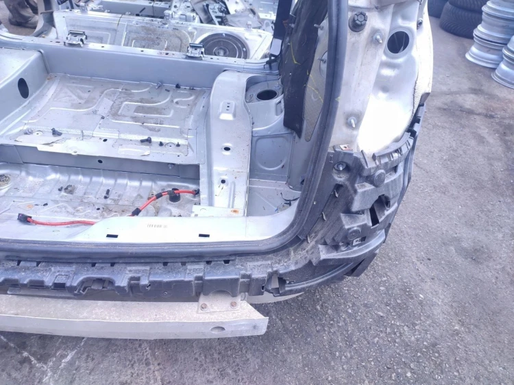 PAS TYLNY Z WANNĄ BMW X3 F25 (2010-2014) 2.0 D 184KM