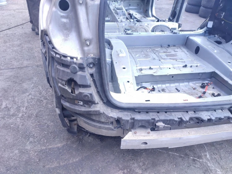 PAS TYLNY Z WANNĄ BMW X3 F25 (2010-2014) 2.0 D 184KM