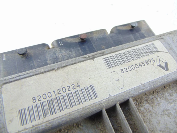 KOMPUTER STEROWNIK SILNIKA RENAULT LAGUNA II (2001-2005) 8200045893
