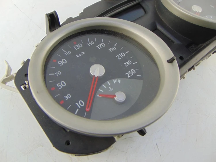 LICZNIK RENAULT MEGANE II (2002-2005) 1.5 DCI 8200399695 D
